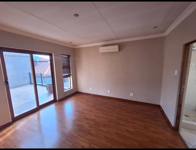 3 BEDROOM HOUSE FOR SALE IN VANDERBIJLPARK SE 8